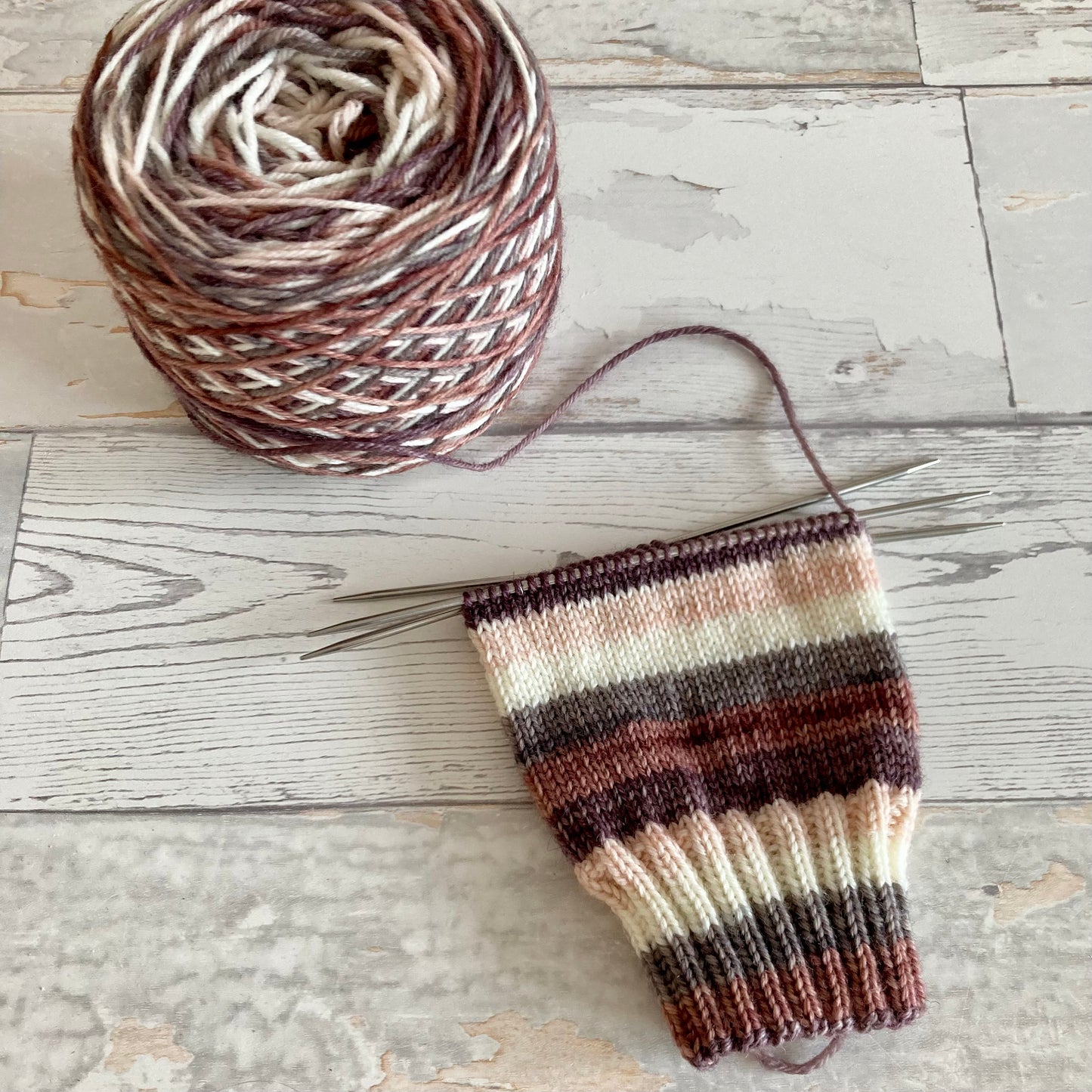 coffee break, 5 stripes, self-striping sockyarn, handdyed sockyarn, handdyed yarn, handdyed wool