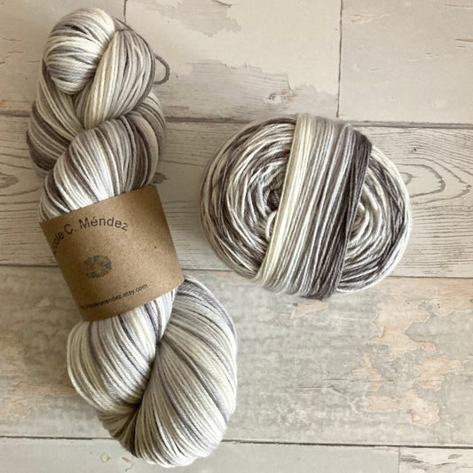 grayscale, 4 stripes, self-striping sockyarn, handdyed sockyarn, handdyed yarn, handdyed wool