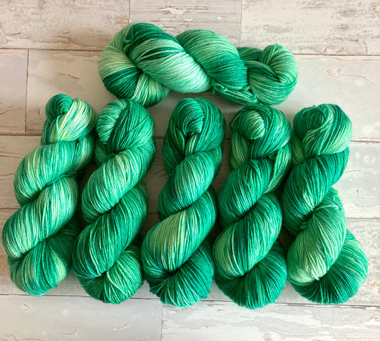 Emerald, handdyed yarn, handdyed wool, handdyed sockyarn