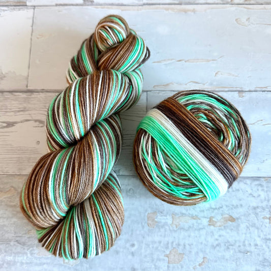 Peppermint Chocolate, 4 stripes, self-striping sockyarn, handdyed sockyarn, handdyed yarn, handdyed wool