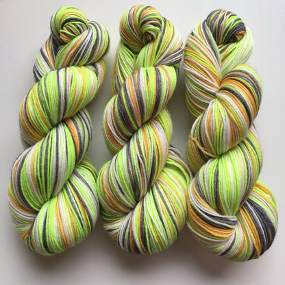 Trick or Treat , 4 stripes, self-striping sockyarn, handdyed sockyarn, handdyed yarn, handdyed wool